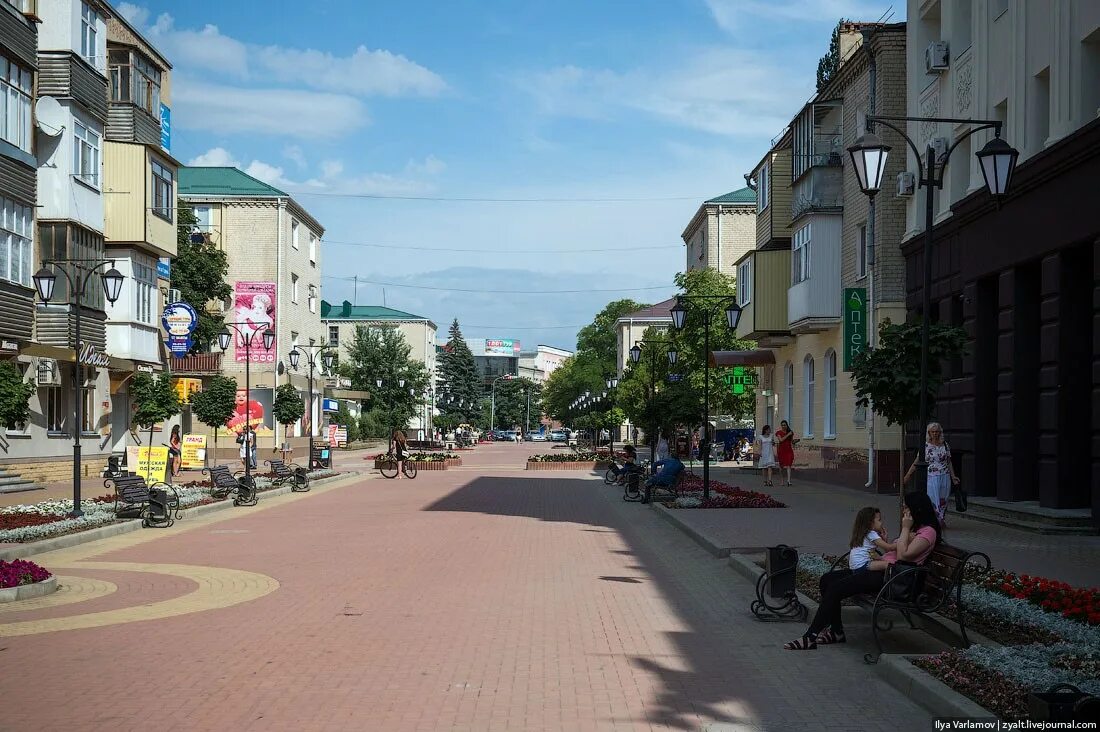 Черкесск биография. Карачаево Черкесск столица. КЧР город Черкесск. Черкесск аллея Первомайская. Город Черкесск улица Первомайская.