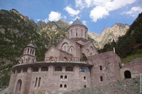 Монастырь дорога