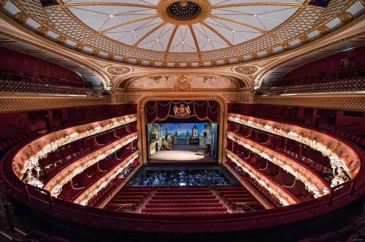 Самые известные оперы и балеты. Королевский оперный театр Ковент-Гарден. Великобритания, Лондон. Театр Ковент-Гарден. Лондон опера Ковент Гарден. Королевский театр в Ковент-Гардене в Лондоне.