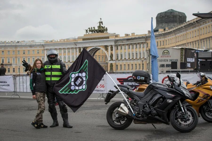 Мопеды санкт петербург. Байкеры СПБ. Мотоцикл ассоциации. Байкеры в Питере. Мотоциклист СПБ.