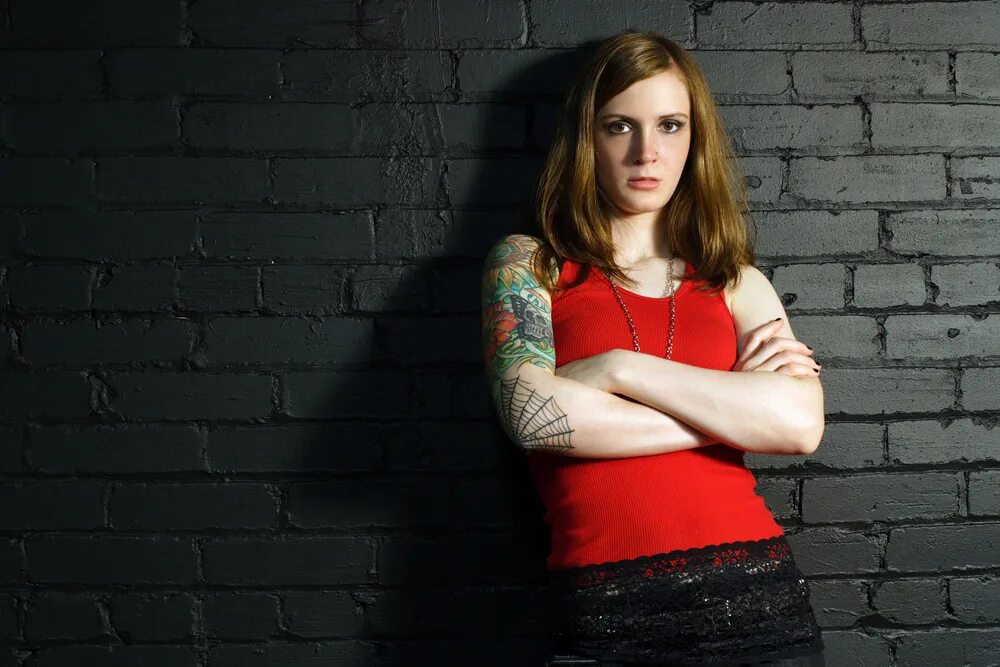 Линдси лохан с сигаретой. Дерзкая девушка. Девушка средней внешности. Грубые девочки. Девушка эстетика.