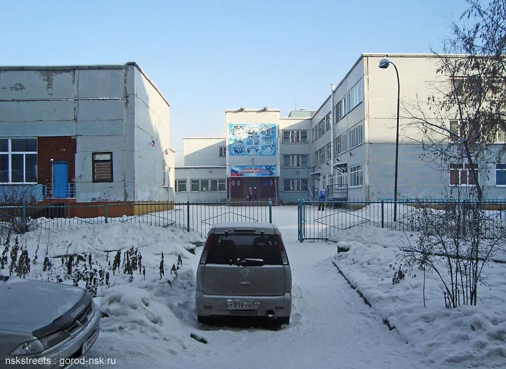 Школа 129 новосибирск. Улица 9 Гвардейской дивизии Новосибирск. Школа 129 Новосибирск фото. 129 Школа Новосибирск 8 класс.