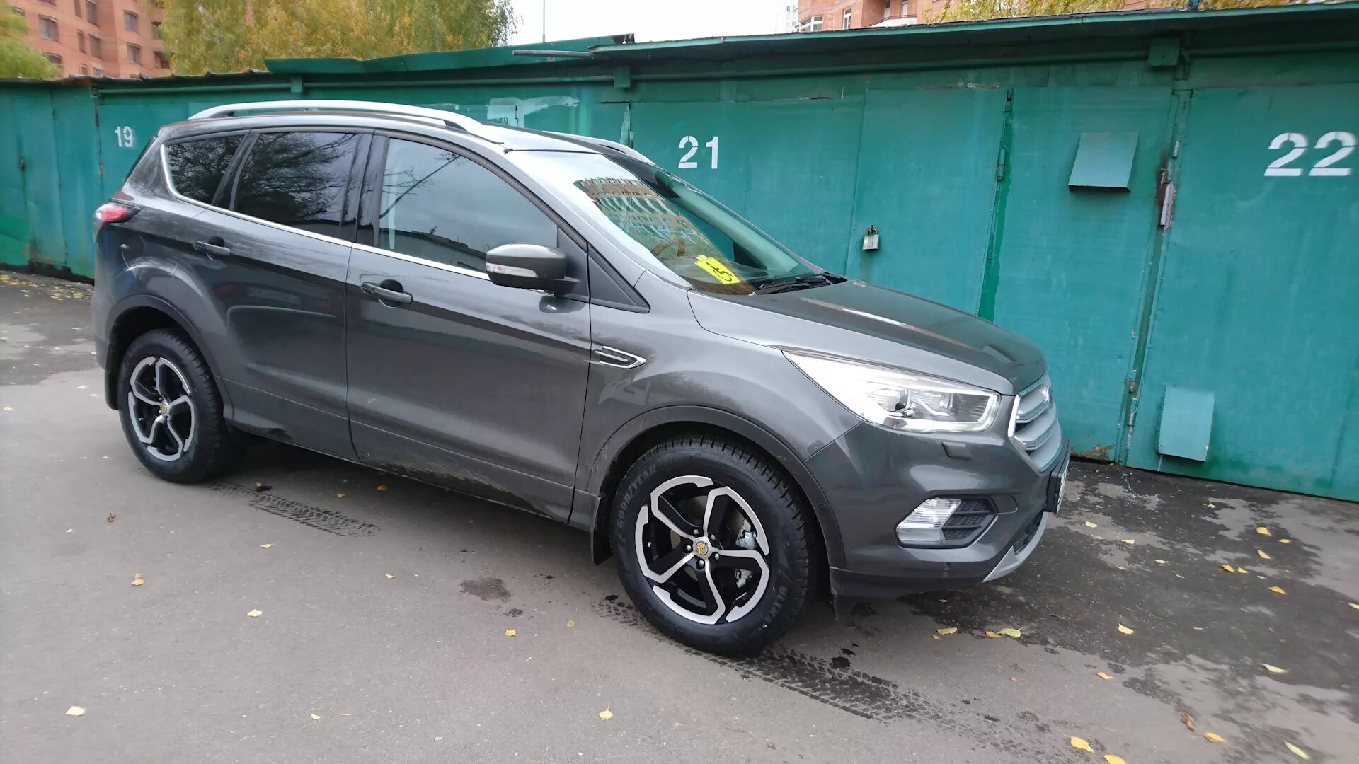 Форд куга резина. Диски Ford Kuga 2. Диски r17 Ford Kuga. Форд Куга 2 r20. Диски Скад на Форд Куга 2.