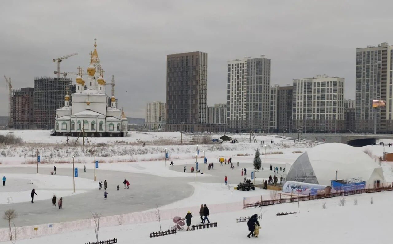 Веер молл каток. Каток в академическом Екатеринбург. Измайловский парк каток 2022. Каток парк Маяковского Екатеринбург. Парк Маяковского в Екатеринбурге 2023 год.