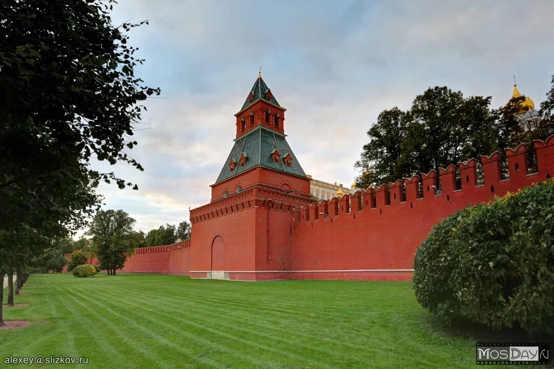 Тайницкая башня Московского Кремля. Тайницкая башня Московского Кремля 1485. Тайнинская башня в Кремле. Тайницкая башня Московского Кремля высота.