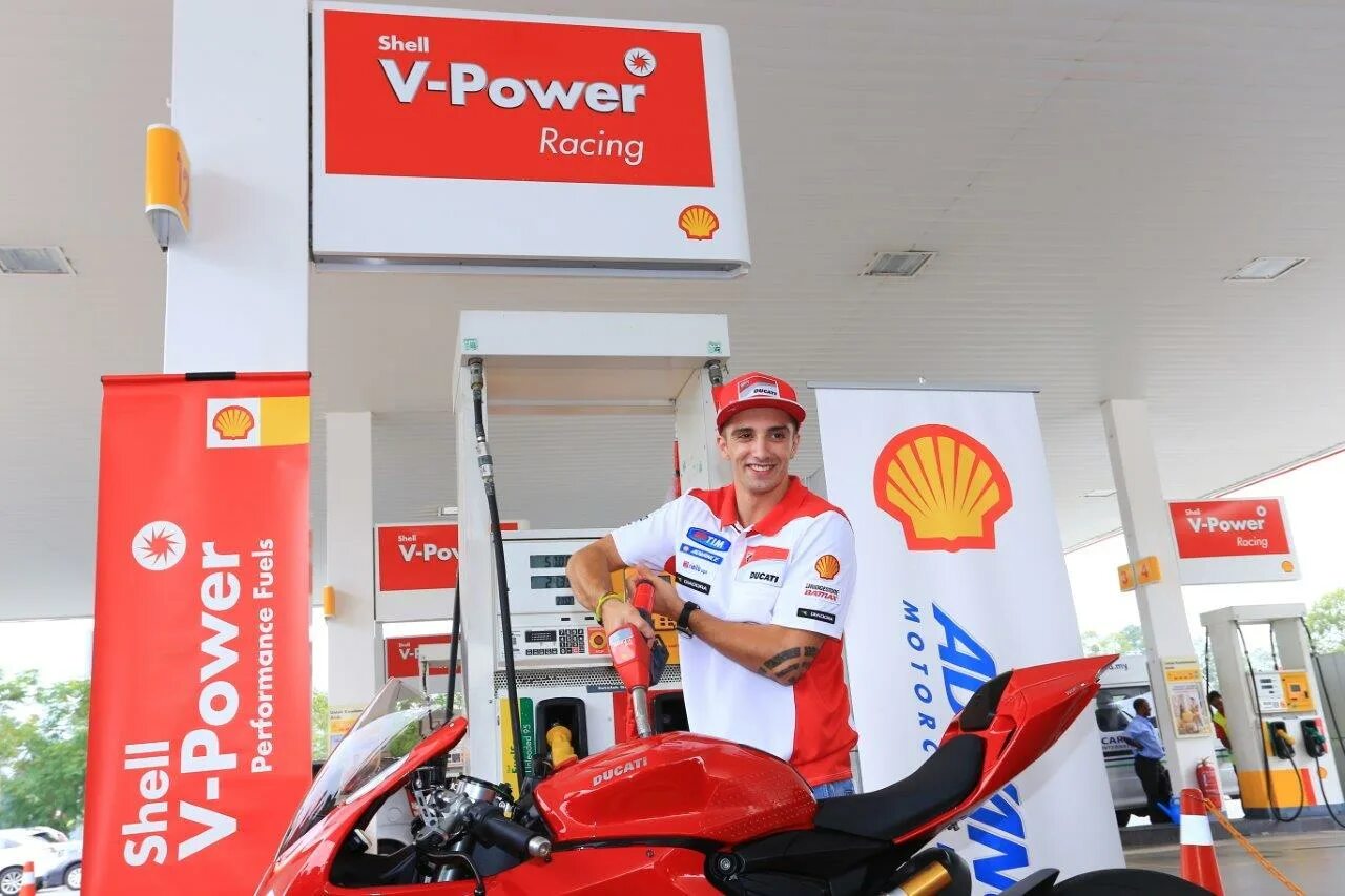 АЗС Shell v-Power. Shell v Power Racing. V Power заправка. Shell v-Power одежда. Пауэр шелл