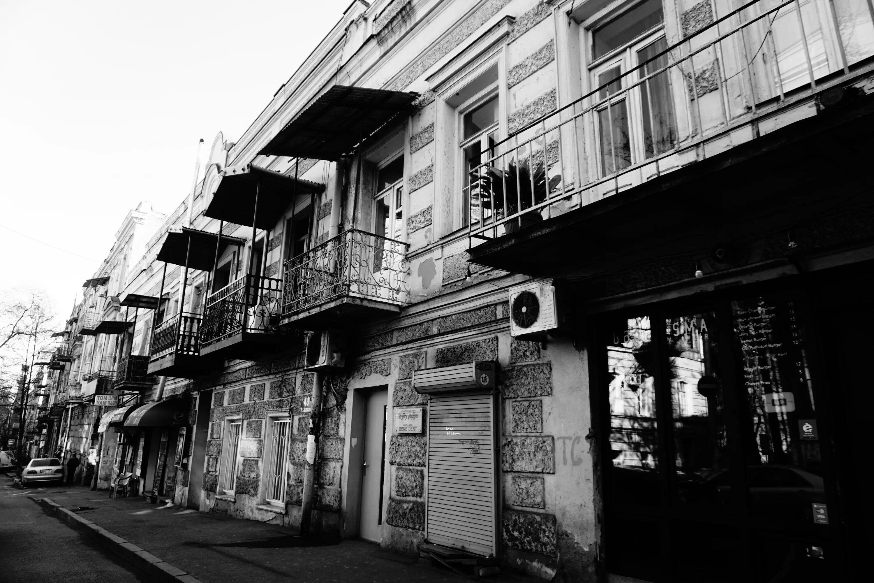 Tbilisi streets. Дом Бозарджянца Тбилиси. Улица Сиони в Тбилиси. Улица Абесадзе Тбилиси. Тбилиси, улица Цинамдзгрвишвили, 7.