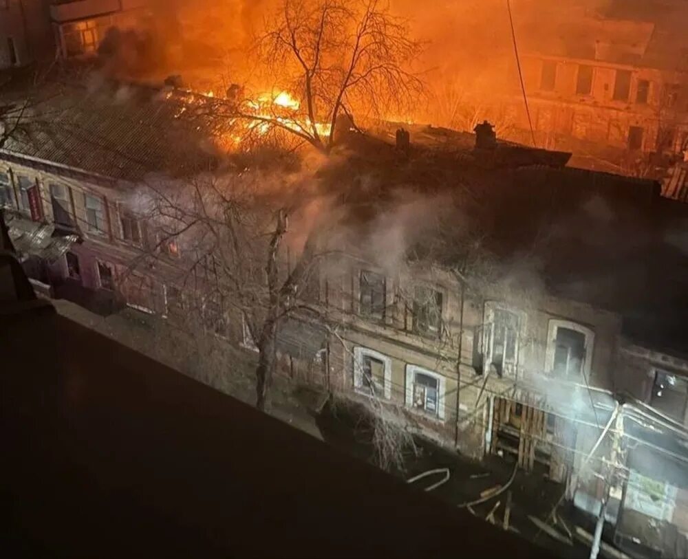 Взрывы в летке энгельс. Пожар. Дом горит. Пожар ночью. Горящий город.