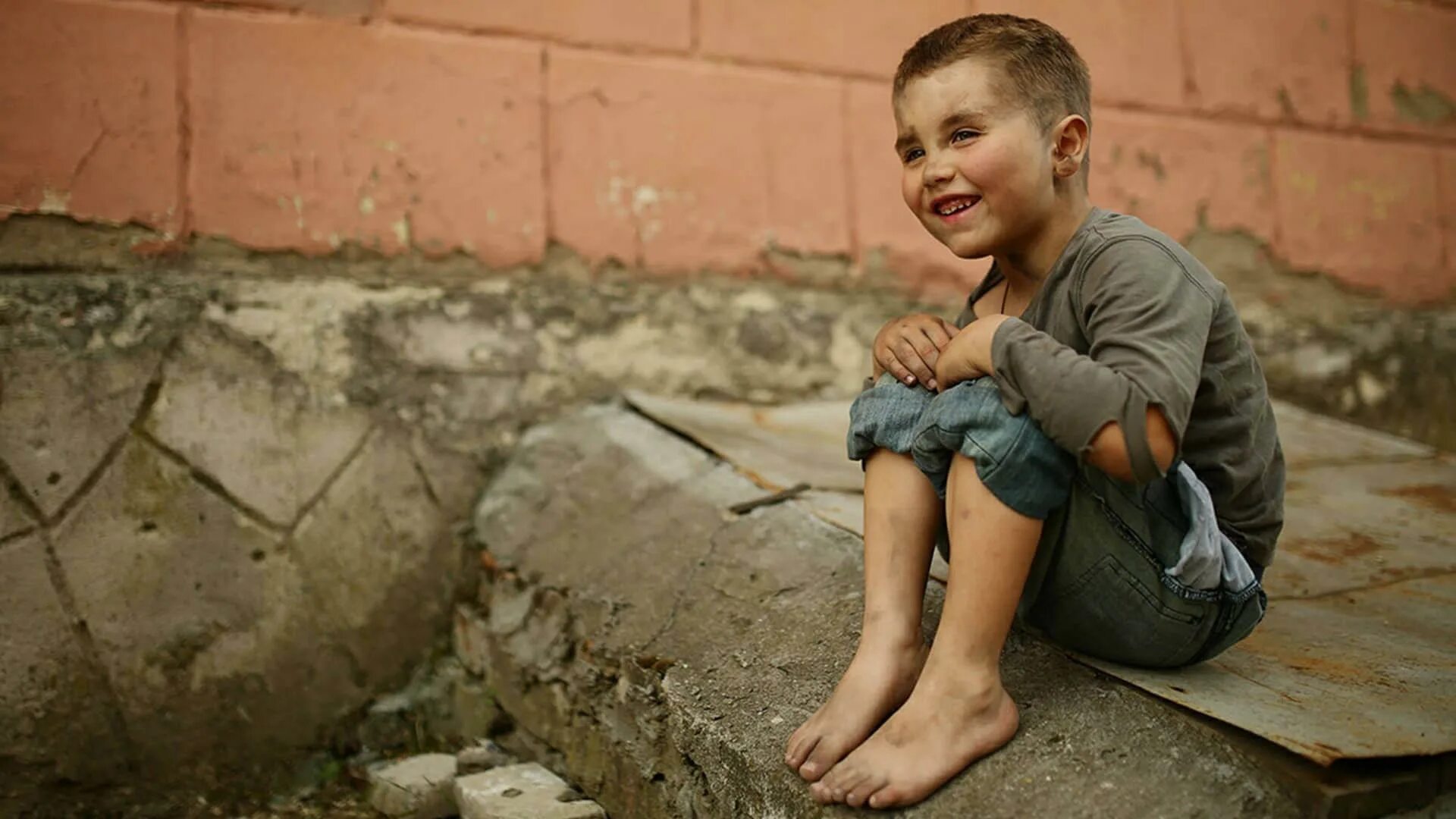 To walk girls. Текст песни воспитан улицей. Дети воспитаны улицей. Воспитала улица. Нас воспитала улица.
