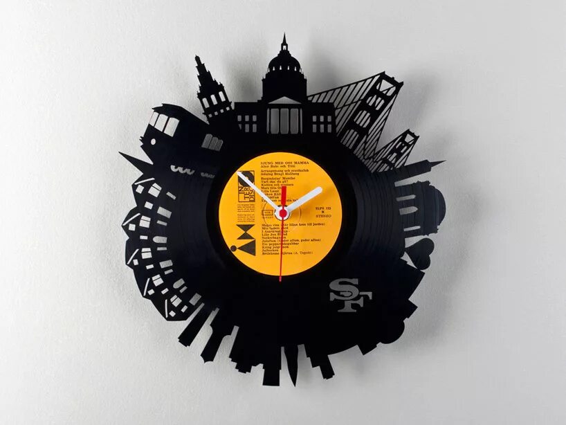 Часы пластины. Часы из винила. часы из пластинки. сувениры из виниловых пластинок. xfcs bp dbykjds[ gkfcnbyjr.