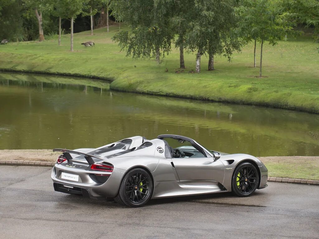 Porsche 918 цены. Порше 918 Spyder. Порше 918 Spyder 2021. Порше 918 Spyder 2005. Порше 918 Спайдер FPT 66.