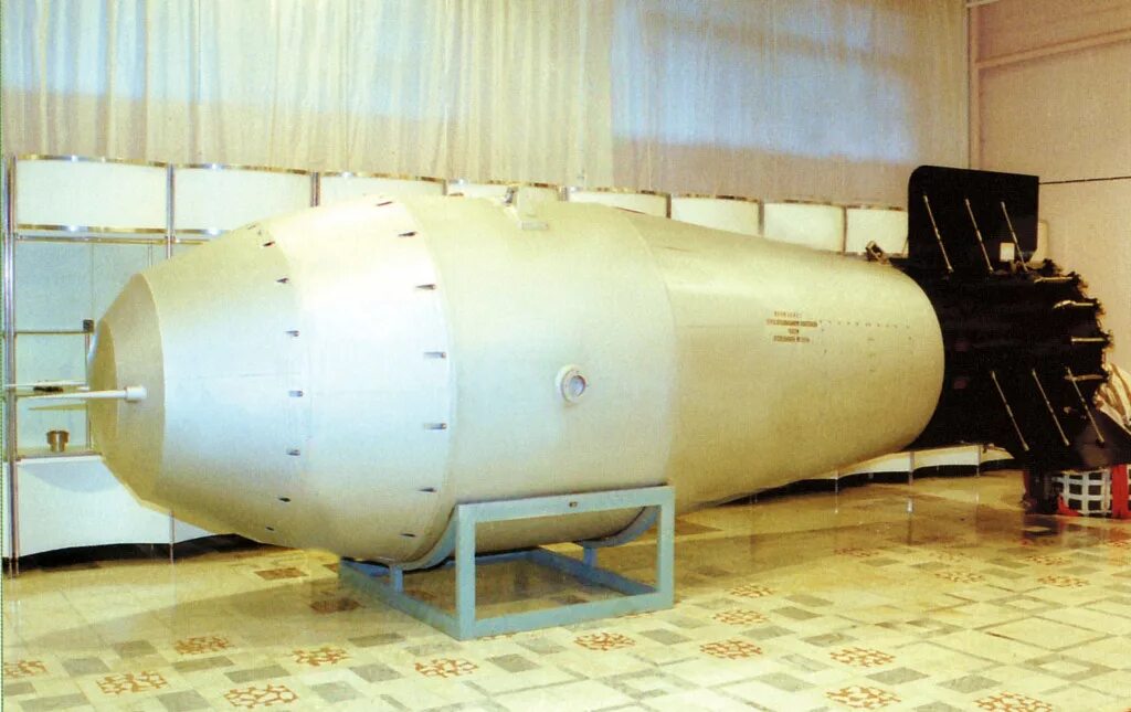Самая мощная водородная бомба. Царь бомба водородная бомба. Царь бомба 50 мегатонн. Ан602 царь-бомба. Царь бомба Сахарова.