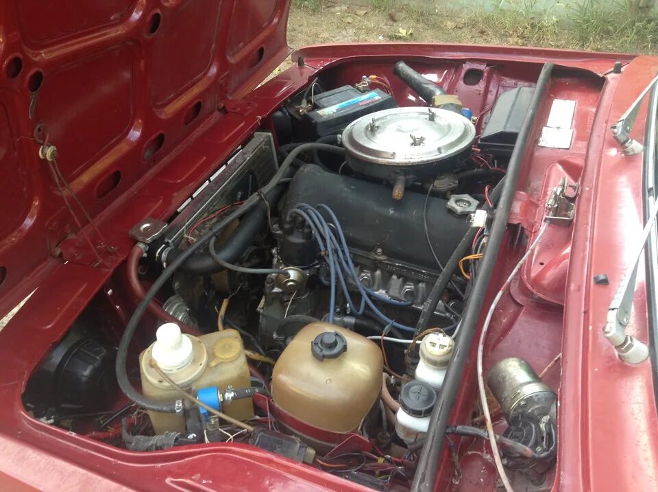 Шейвинг ваз 2107. Подкапотка ваз 2105. Подкапотка ваз 2105 инжектор. Подкапотка 2105. Мотор ваз 2105.