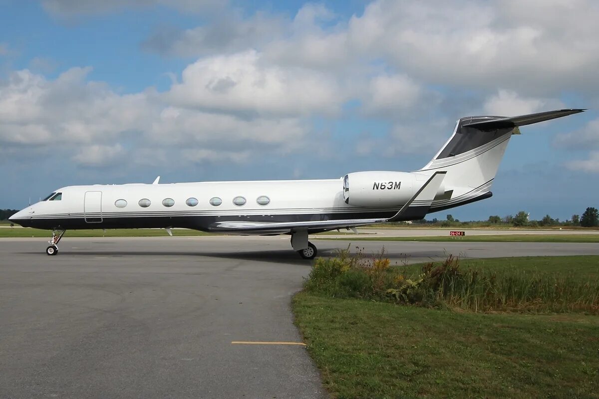 Private n. Gulfstream g550. Gulfstream g550 модель. Gulfstream g550 военный. Gulfstream g550 2021.