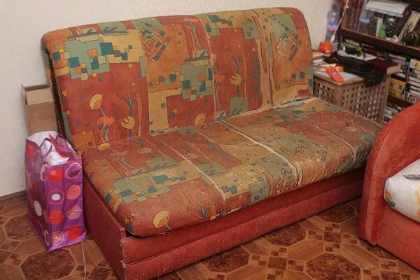 Диван б/у - купить в Тюмени, цена 4 000 руб., продано 17 июля 2018 - Диваны и кр