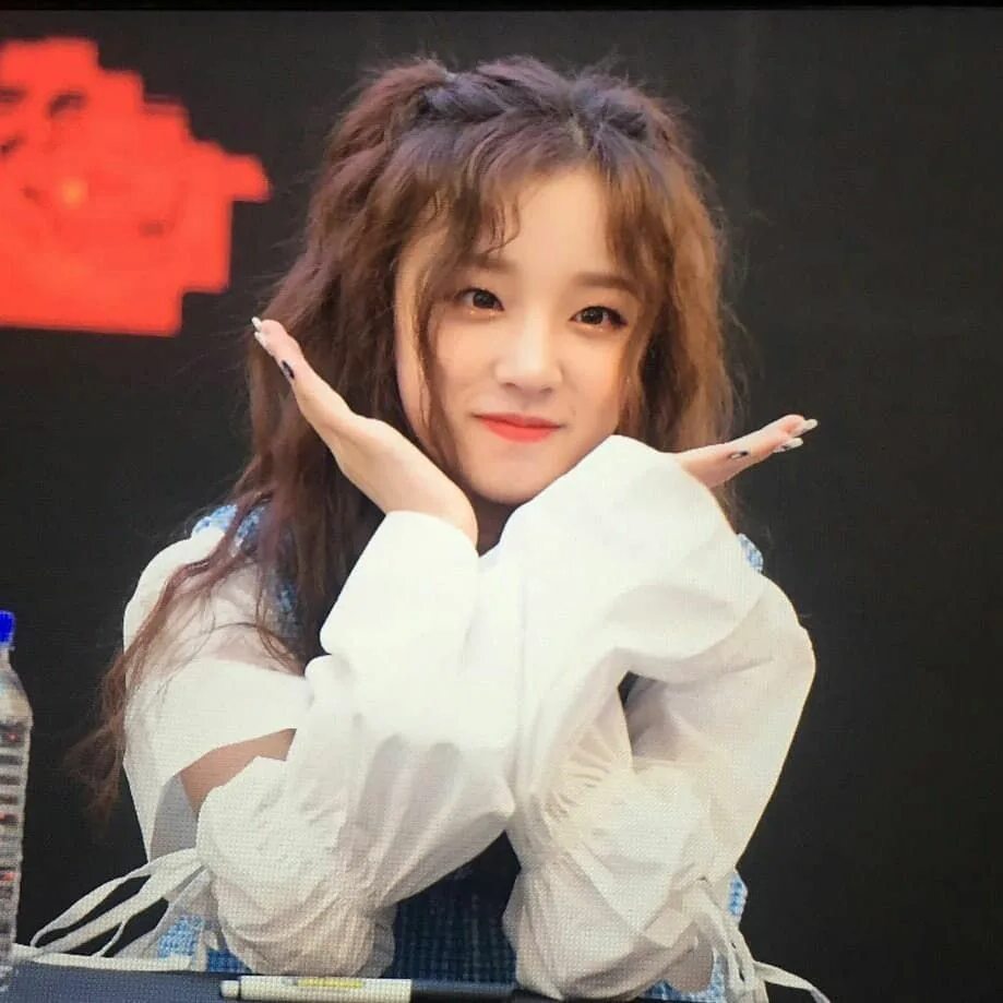 G idle сеньорита. Юци g idle. G i dle юци. Юци айдл. Юци карточки.