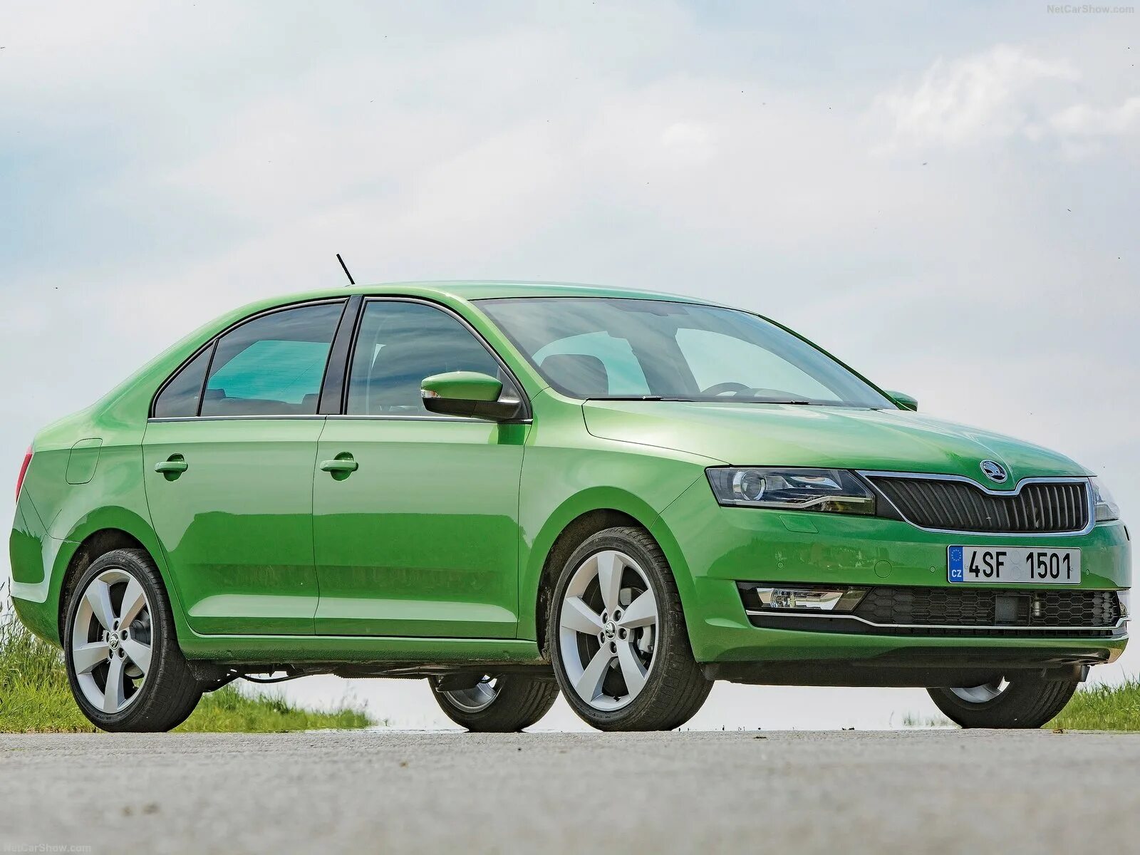 Сайт рапид. Оклейка шкода рапид. оклейка skoda rapid.