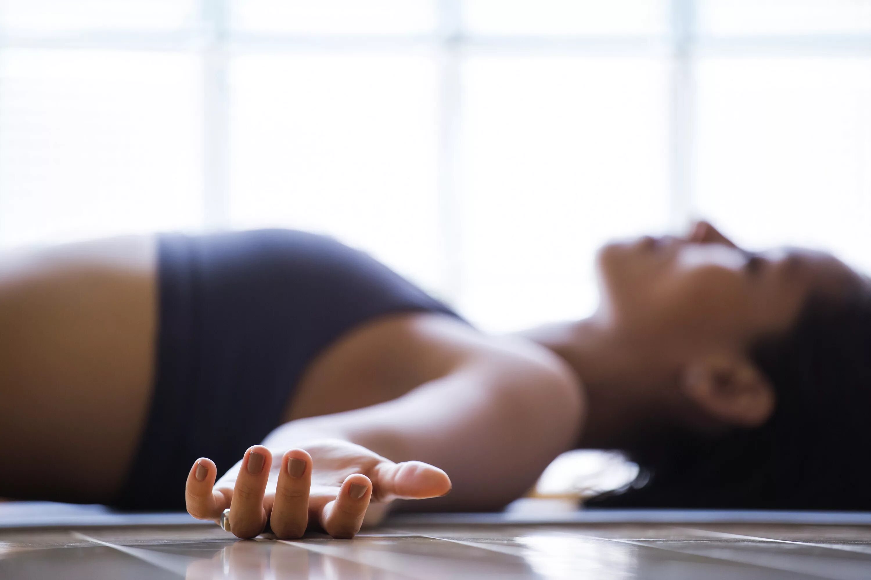 Медитация для глубокого расслабления. Медитация йога нидра. Расслабление тела. Медитация на расслабление. Расслабление женщина.