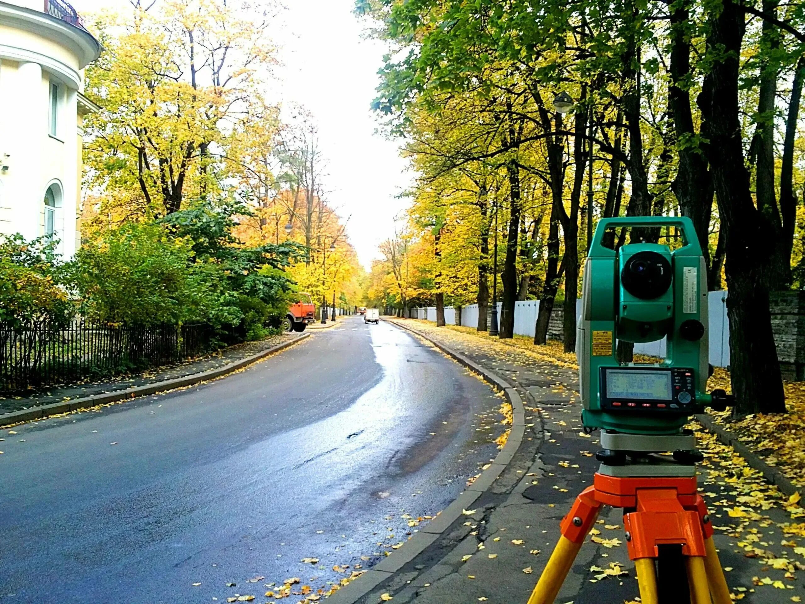 Геодезия в центральном районе санкт петербурга. Геодезист. практика геодезия. геодезическая съемка. топографическая съемка.