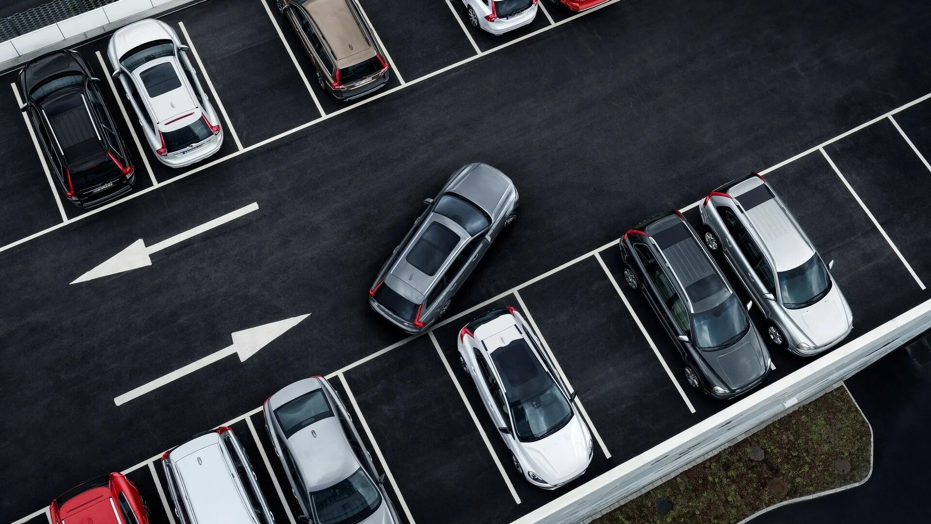 Стоянка автомобилей. Машина на парковке. Парковка во дворе москва. Разметка 1. Машина на парковке.