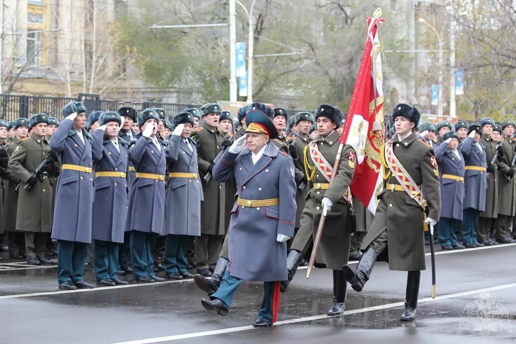 Саратовский военный ордена Жукова Краснознаменный институт. Саратовский военный институт ВНГ РФ. Саратовский Краснознамённый институт ВНГ. СВКИ ВНГ РФ Саратов. Город войск военное училище