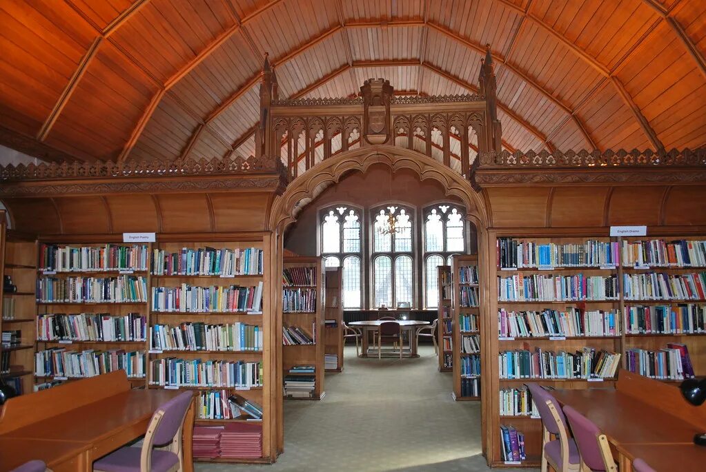 Библиотека школы 11. Glenalmond College. Библиотека школы картинка образная. Magdalene College Library first Floor. Смарт нейшн колледж библиотека.