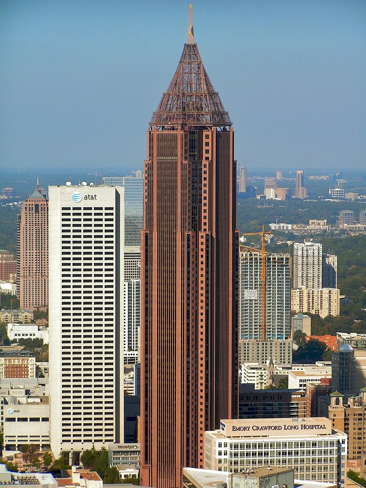 Бэнк оф Америка Плаза (Атланта). Bank of America Tower, Нью-Йорк. Нью Дели небоскребы. Паркер Моррис небоскреб. Высокое здание на английском языке