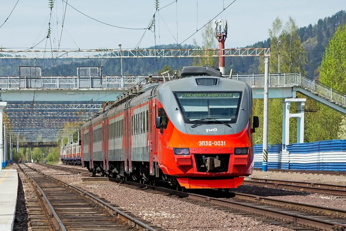 Жд электропоезда. Электропоезд эп3д Красноярск. Эп2д и эп3д. Вагон эп2д. Эп3д моторный вагон.