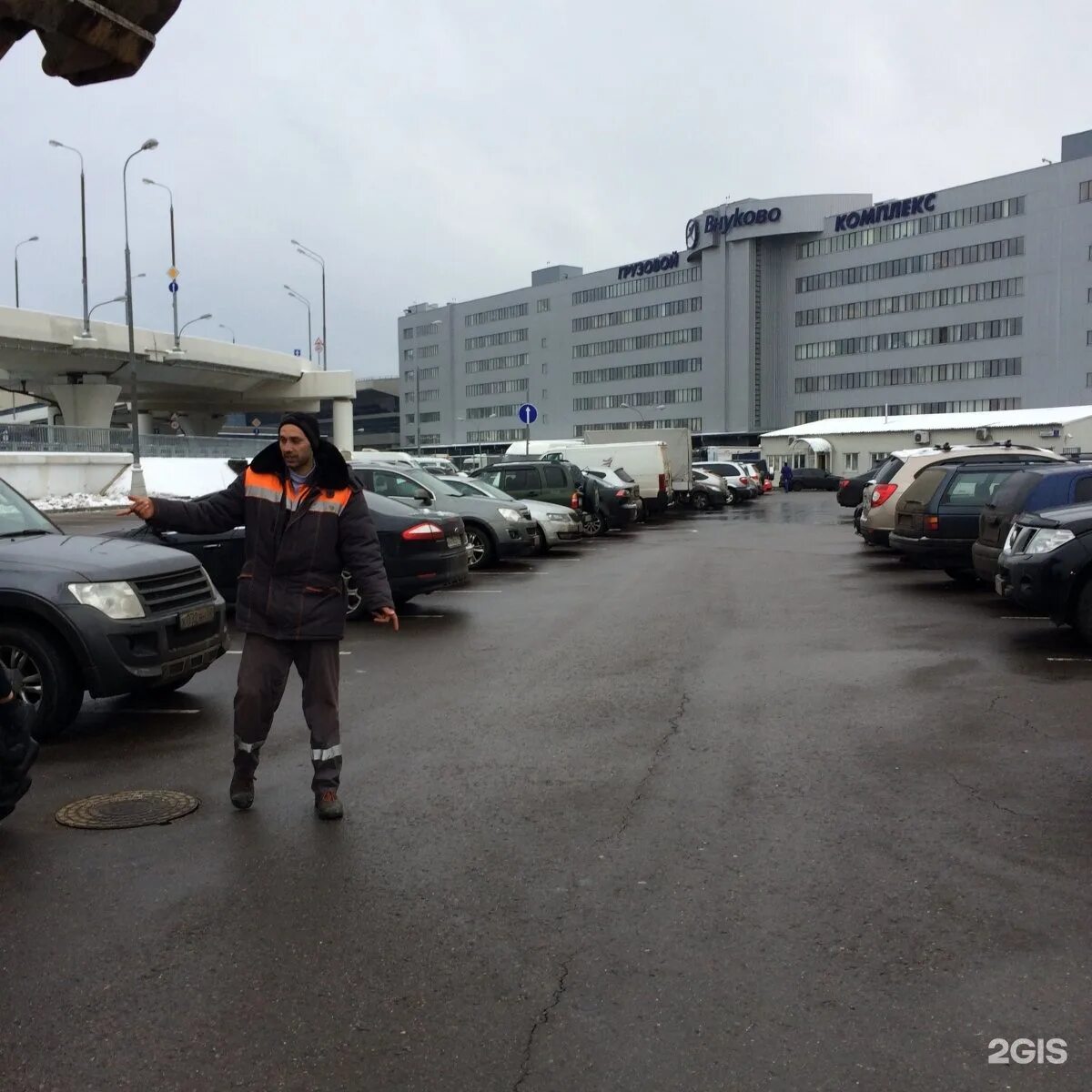 Крытый паркинг внуково терминал а. Аэропорт внуково парковка. Многоуровневый паркинг аэропорт домодедово. Гранд паркинг внуково. Внуково парковка 2.
