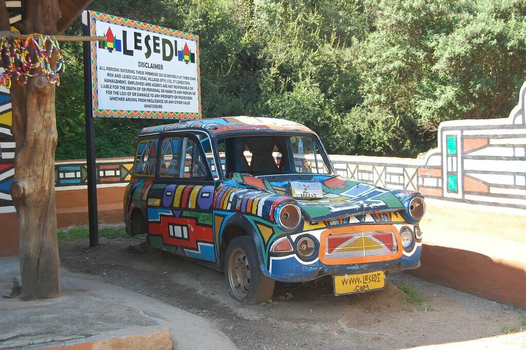 Автомобили юар марки. Африканские автомобили. Грузовики в африке. Машины в юар. Автомобили в африке.