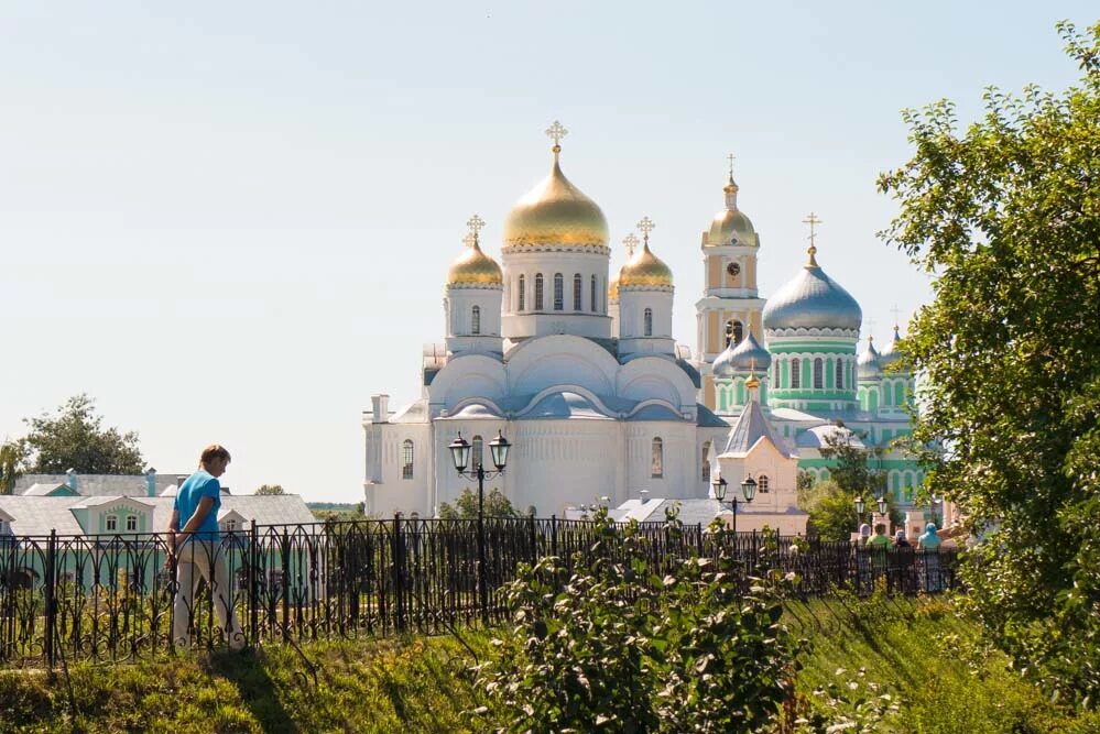 Дивеево сегодня в контакте. Свято-Троицкий Серафимо-Дивеевский монастырь. Дивеево Нижегородская область. Деревня Дивеево Нижегородской области. Дивеевский монастырь Нижний Новгород.