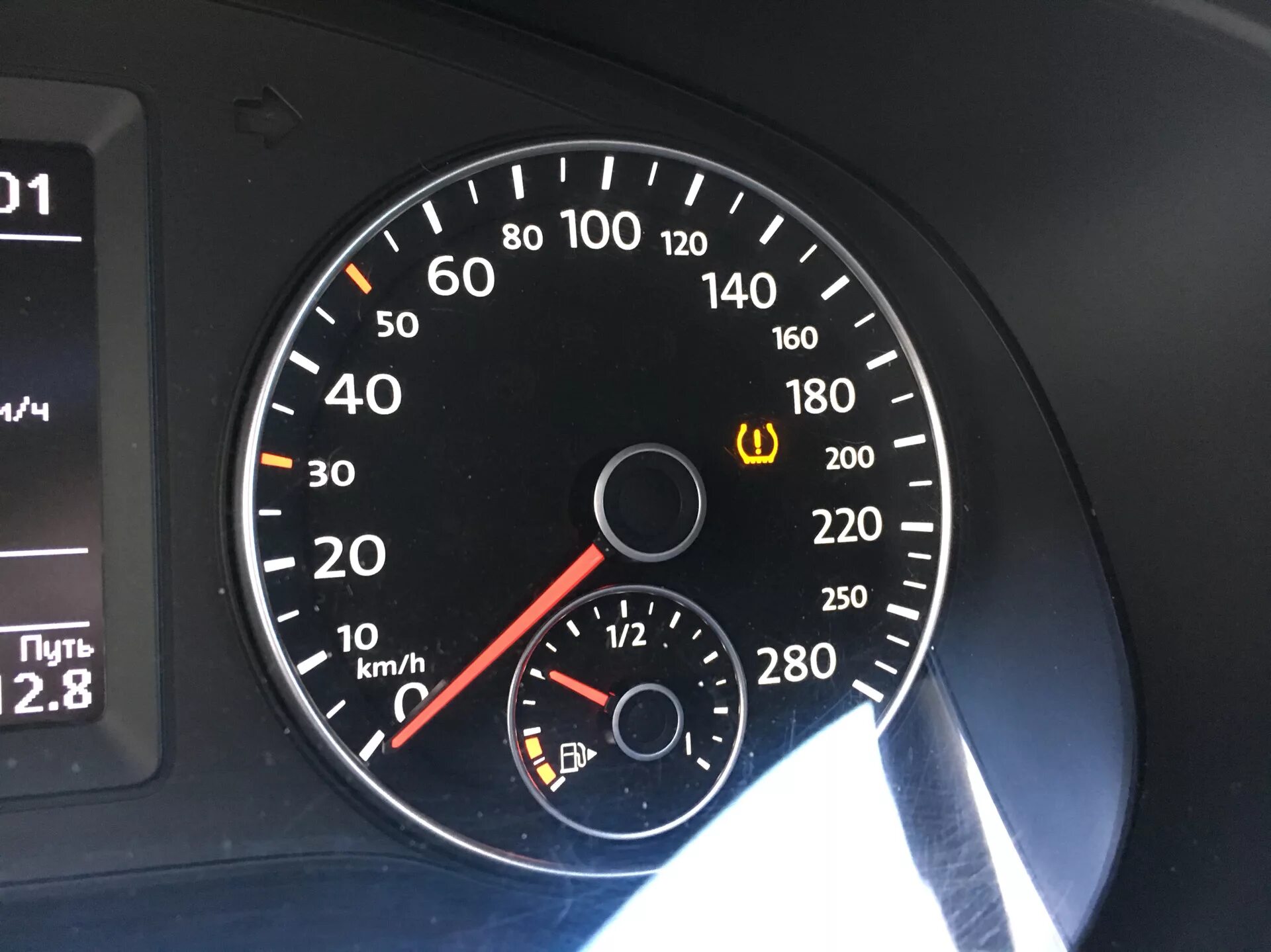 Джетта 6 ошибка. Датчик давления в шинах фольксваген джетта. vw jetta 6 датчики давление в шинах. блок контроля давления в шинах vw jetta 6. фольксваген джетта 6 ошибка давление шин.