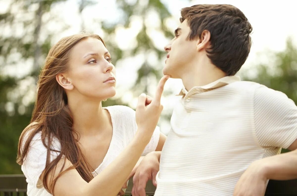 Взаимоотношения мужчины и женщины. Девушка ревнует парня. Отношения между мужчиной и женщиной. Эмоции в отношениях мужчины и женщины.