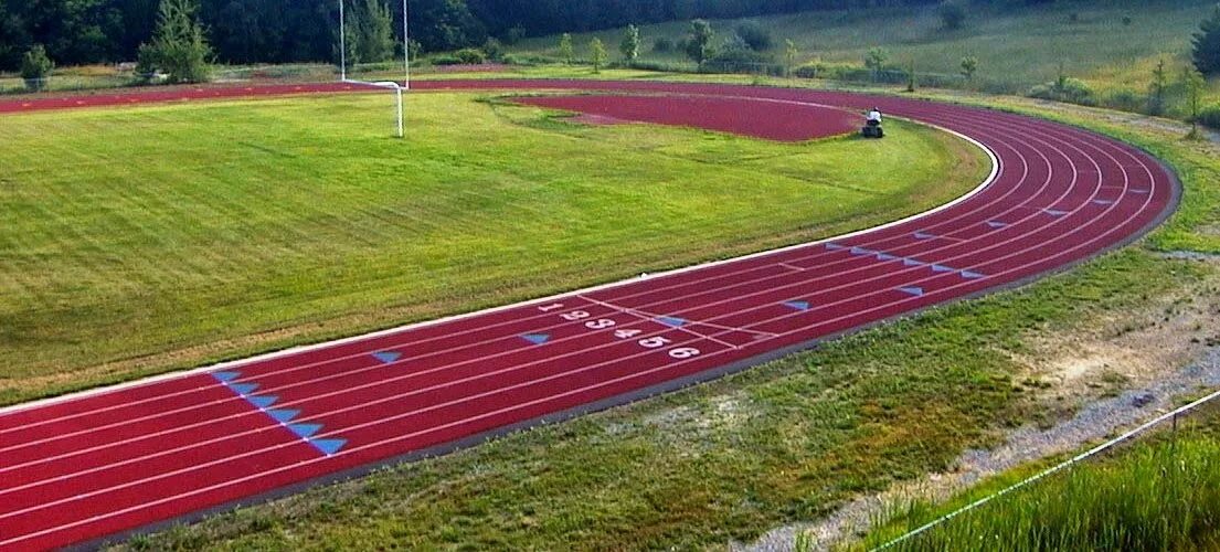 Area run. Athletics track. Беговая дорожка IAAF вокруг парка. Running track. Track for.