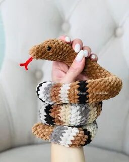 Голова змеи крючком