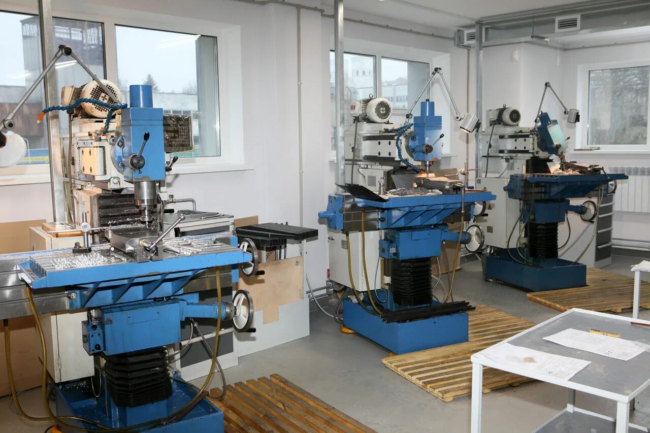 столярная мастерская в школе. оборудования учебных мастерских. кабинет технологии оборудование. слесарное оборудование для мастерской. оборудование слесарной мастерской в техникуме.