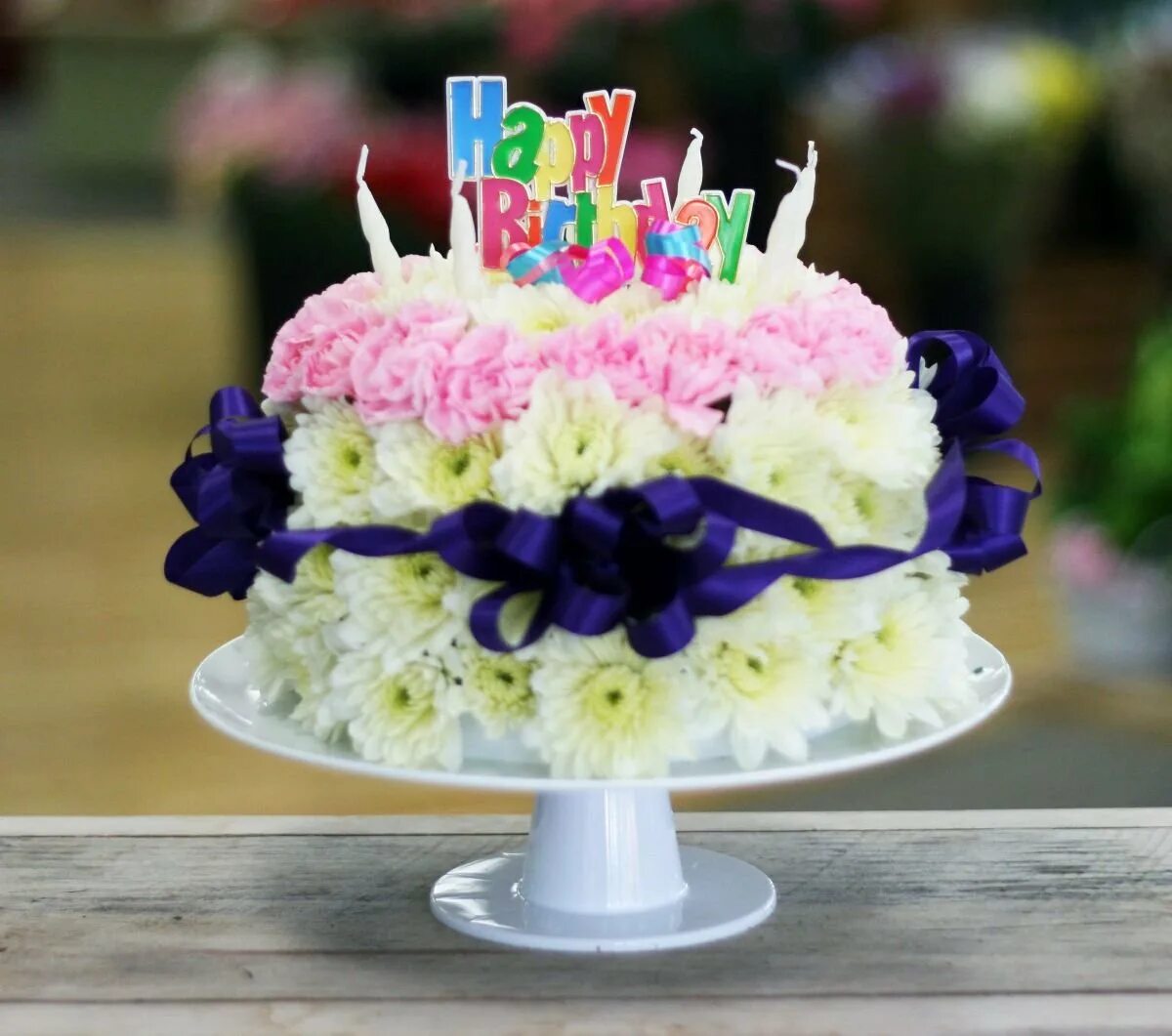 Цветное день рождения. Торт цветы. Красивый букет и торт. Праздничный торт с цветами. Торт на день рождения с цветами.