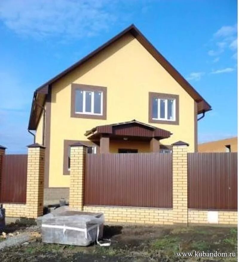 Дом поселок березовый. Поселок березовый краснодарский край. забор короед. забор и дом из короеда. забор короед и дерево.
