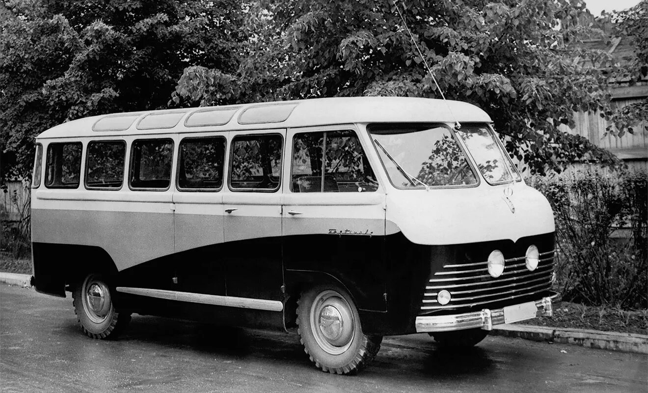 РАФ-10 микроавтобус. РАФ-10 фестиваль. РАФ-977 микроавтобус автобусы СССР. РАФ 10 1957.