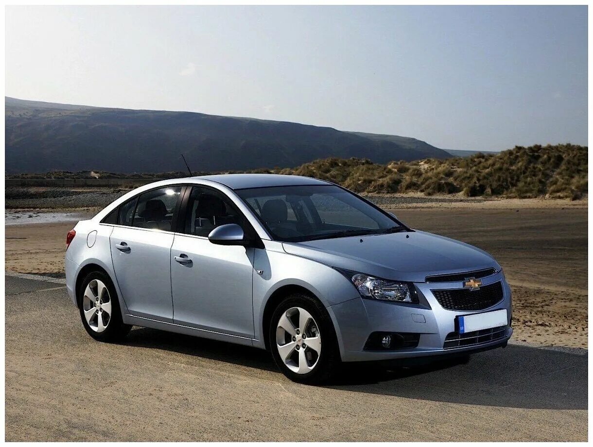 Шаровый шевроле круз. Chevrolet Cruze седан 2009. Chevrolet Cruze 2012. Шевроле Круз седан 2009. Chevrolet Cruze 2012 седан.