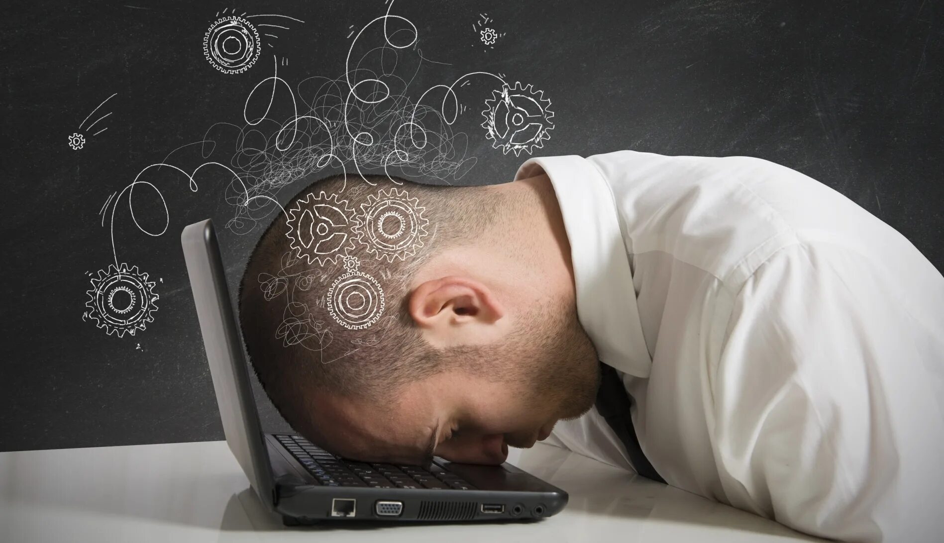 Что делать если из головы идет. Носовое кровотечение первая помощь. Интернет включился. Что делать если из головы идет. Уставший программист.