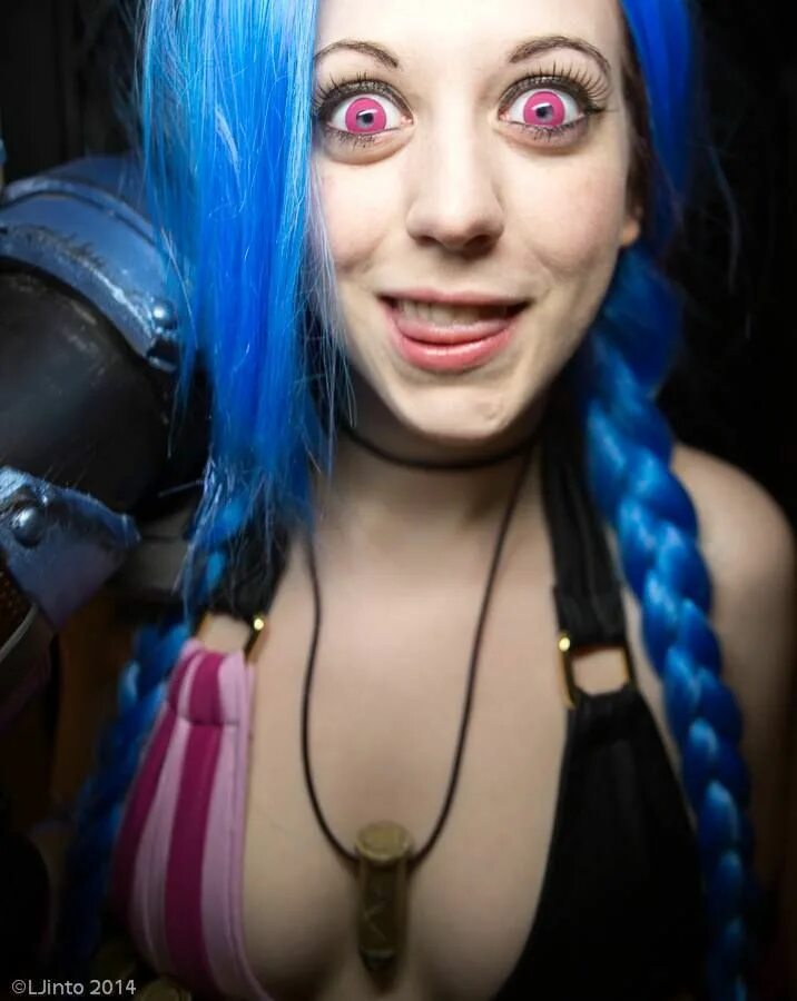 Jinx cosplay. Джинкс косплей. Катя Косова Джинкс. Макияж Джинкс. Стандартный косплей Джинкс.