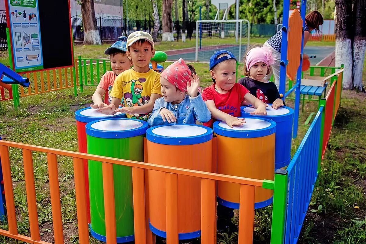 Есть группа площадок. Площадка в детском саду. Детская площадка в детском саду. Юетская площади в детском саду. Для садика на площадку.