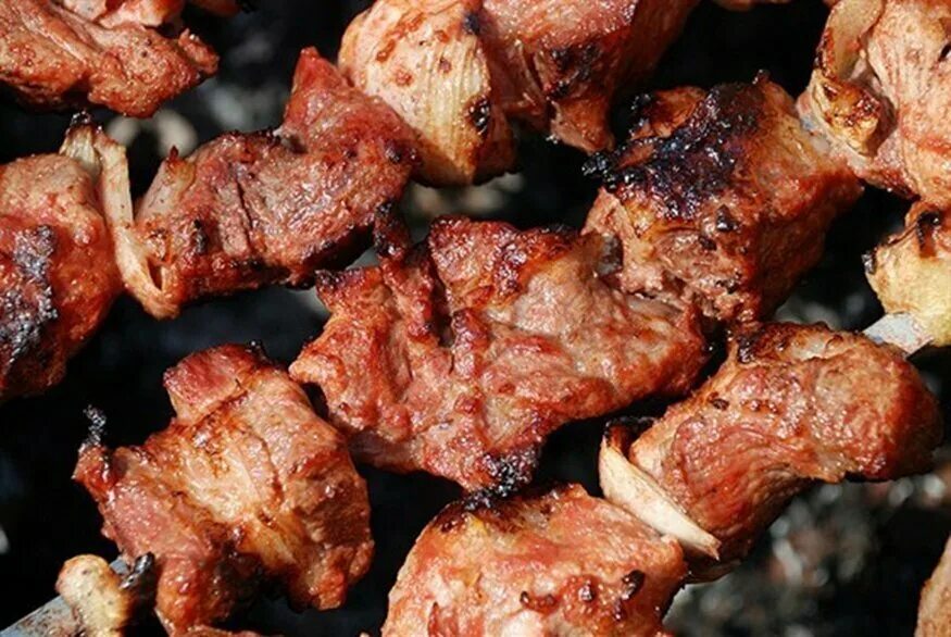 Шашлык кусочками. Шашлык. шашлык из свинины. аппетитный шашлык. шашлык мякоть свинины.