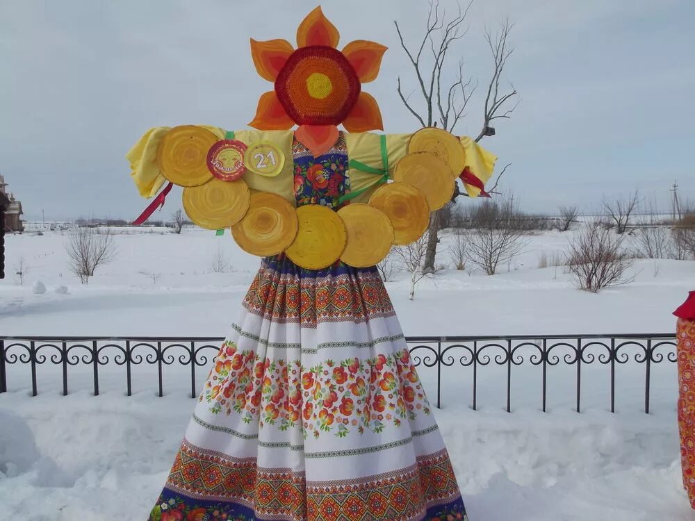 Чучело масленицы своими руками в детский сад. Конкурс кукла чучело к Масленице. Украшения на Масленицу. Поделки на Масленицу. Масленичная кукла в детский сад.