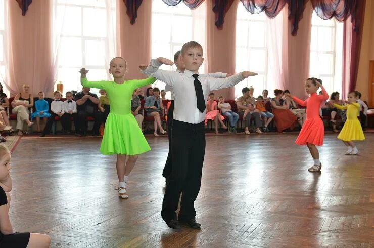 арсентьева елена бальные танцы. бальные танцы магнитогорск. ансамбль ониона. конкурс бальных танцев дети. улица горящих фонарей магнитогорск.