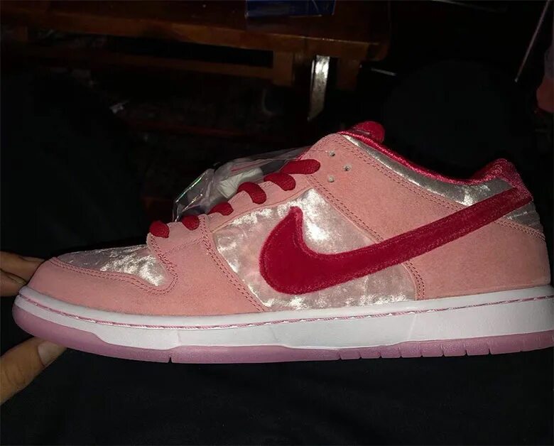 Nike SB Dunk. Кроссовки Nike SB Dunk Low x Strangelove. Nike Dunk SB Valentine. Nike SB Dunk Low 'Valentine’s Day'. Дутые найки