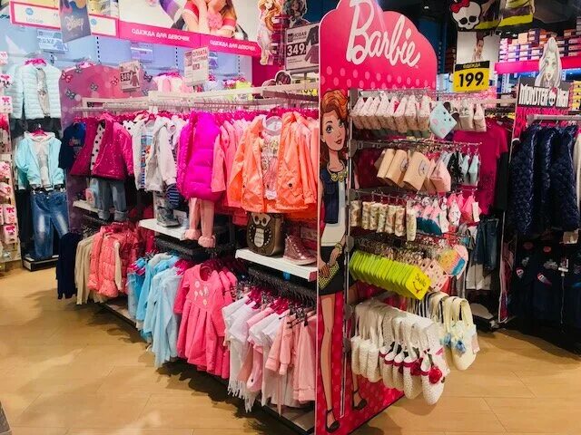 красивый детский магазин. магазин одежды для детей. модный ребенок магазин спб. магазин детских вещей. розничный магазин детской одежды.