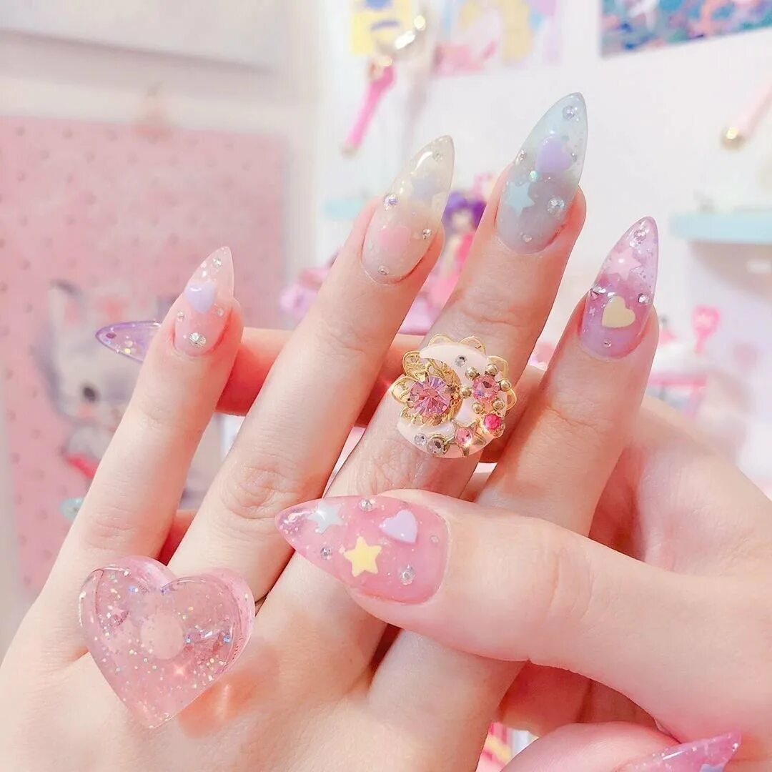 Маникюр кавай. Корейский маникюр. Прозрачные ногти с блестками. Прозрачные розовые ногти. Розовый прозрачный маникюр