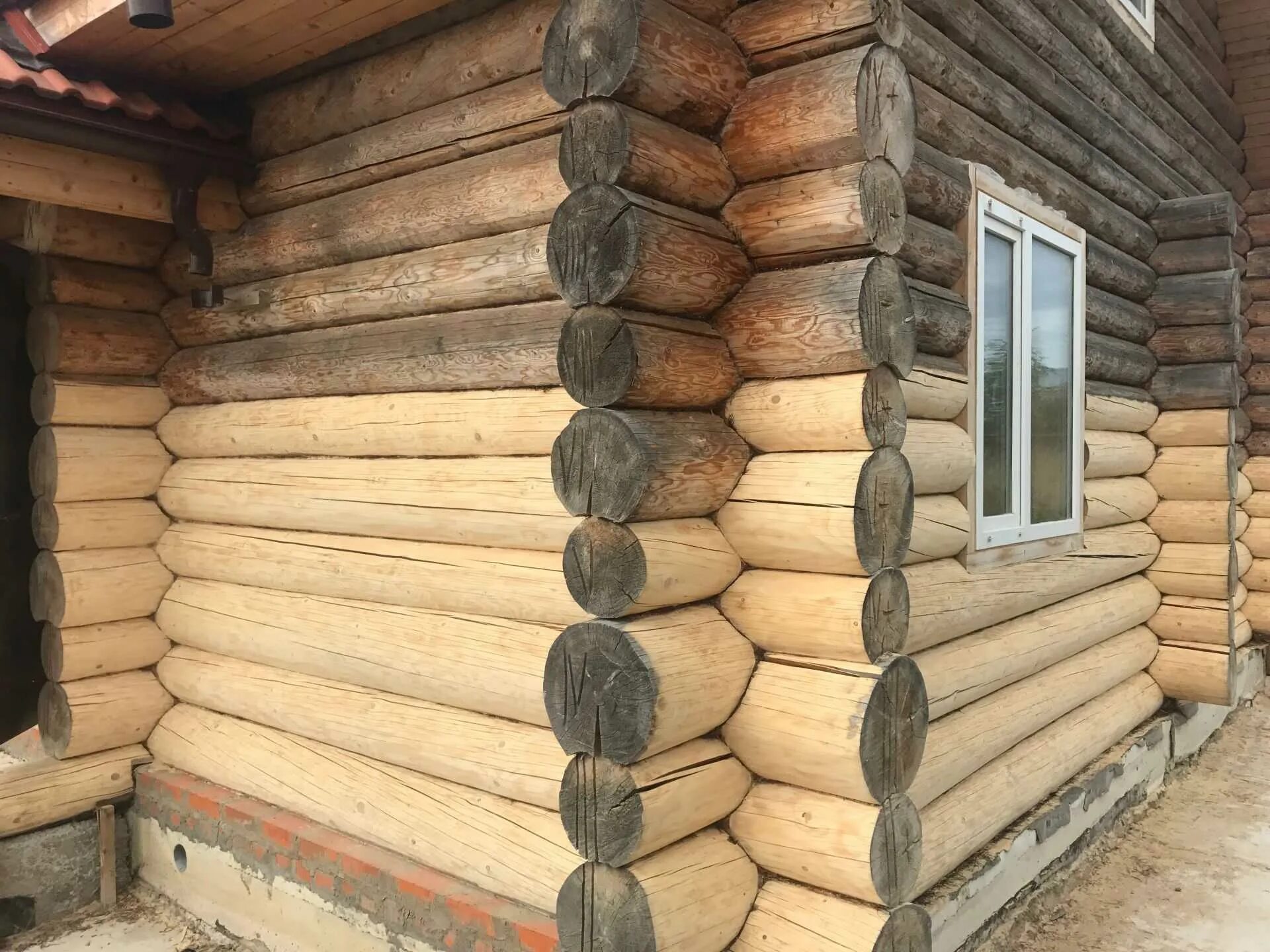 Покрасить бревна дома. Шлифованное бревно. шлифовка бревна. старый сруб. шлифовка сруба.